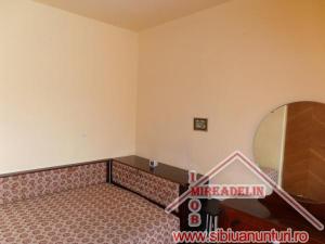 INCHIRIEZ APARTAMENT 2 CAMERE,   VASLE AARON