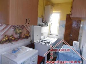 INCHIRIEZ APARTAMENT 2 CAMERE,   VASLE AARON