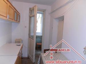 INCHIRIEZ APARTAMENT 3 CAMERE,   STRAND