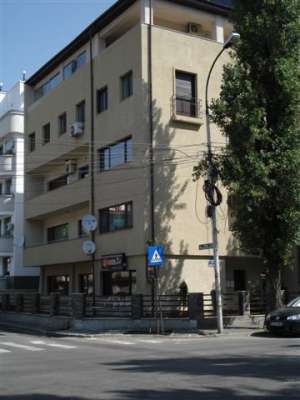 Apartament in bloc - 4 camere - zona Primaverii
