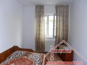 INCHIRIEZ APARTAMENT 2 CAMERE,  VASLE AARON