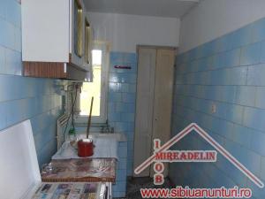 INCHIRIEZ APARTAMENT 2 CAMERE,  VASLE AARON