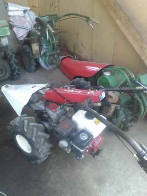 Vind 2 buc. Moto cositori cu Motor HONDA