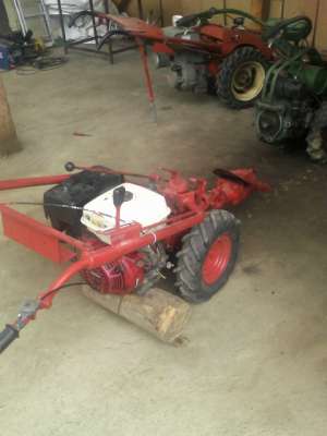 Vind 2 buc. Moto cositori cu Motor HONDA