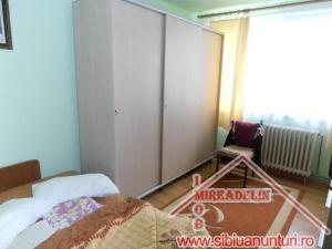 VAND APARTAMENT 2 CAMERE STRADA OSTIRII