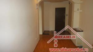 VAND APARTAMENT CU 2 CAMERE ZONA CIRESICA