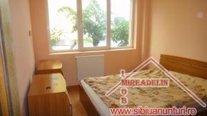 VAND APARTAMENT CU 2 CAMERE ZONA CIRESICA