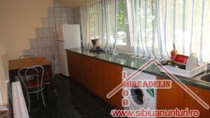 VAND APARTAMENT CU 2 CAMERE ZONA CIRESICA