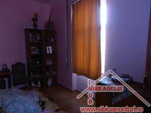 VAND APARTAMENT 3 CAMERE LA CASA,   ORASUL DE JOS