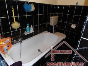 VAND APARTAMENT 3 CAMERE LA CASA,   ORASUL DE JOS