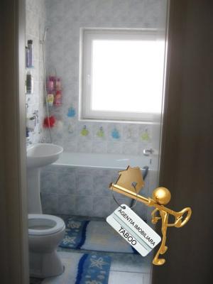 Apartament cu 3 camere decomandate de inchiriat in zona Tilisca