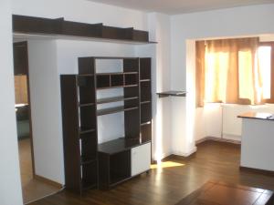 Inchiriez ap. 2 camere ulcentral Tarom