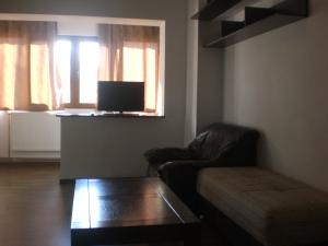 Inchiriez ap. 2 camere ulcentral Tarom