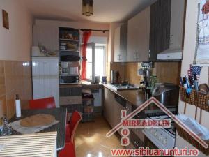 INCHIRIEZ APARTAMENT 3 CAMERE,  ZONA MIHAI VITEAZU