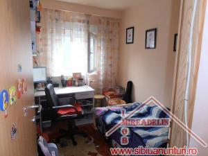 INCHIRIEZ APARTAMENT 3 CAMERE,  ZONA MIHAI VITEAZU