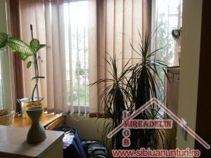 INCHIRIEZ APARTAMENT 3 CAMERE,  ZONA MIHAI VITEAZU