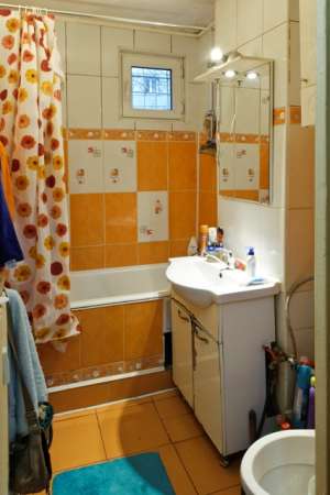 Apartament cu 3 camere - zona Salajan