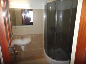 Inchiriez ap. 2 camere ulcentral Otilia Cazimir