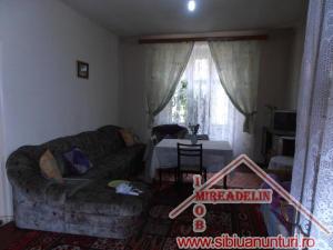 VAND APARTAMENT 2 CAMERE LA CASA,   ORASUL DE JOS