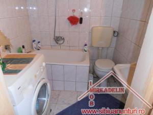 VAND APARTAMENT 2 CAMERE LA CASA,   ORASUL DE JOS