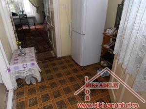 VAND APARTAMENT 2 CAMERE LA CASA,   ORASUL DE JOS