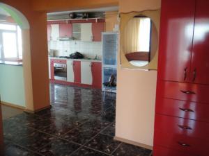 inchiriez ap. 3 camere ulcentral Casa Cartii-Palas