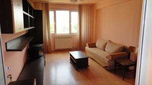 Inchiriez ap. 2 camere ulcentral Piata Unirii