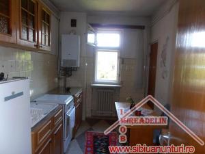 INCHIRIEZ APARTAMENT 3 CAMERE,  STRAND