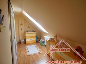 VAND APARTAMENT 3 CAMERE,   HIPODROM III