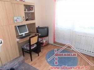 VAND APARTAMENT 5 CAMERE,   ZONA TURNISOR