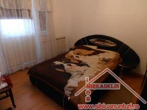 VAND APARTAMENT 5 CAMERE,   ZONA TURNISOR