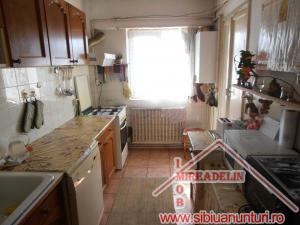 VAND APARTAMENT 5 CAMERE,   ZONA TURNISOR