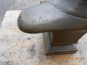 statueta din bronz