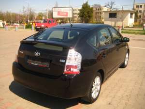 Vand sau schimb Toyota Prius hibrid cu autoutilitara dupa 2004