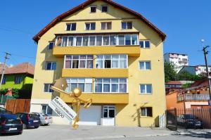 Apartament 3 camere decomandate Strand 2 bai bloc nou etaj 3