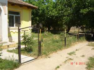 oferim casa pt locuit