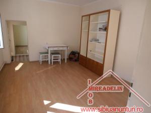 INCHIRIEZ CASA 4 CAMERE,   SINGUR IN CURTE,   CARTIER TIGLARI