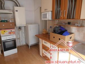 INCHIRIEZ CASA 4 CAMERE,   SINGUR IN CURTE,   CARTIER TIGLARI