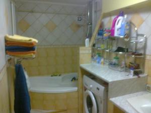 imobil compus din spatii comerciale si locuinta