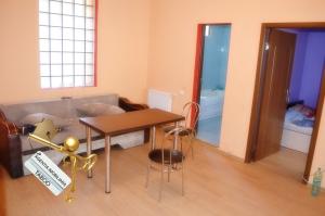 Apartament la vila 3 cam mobilat si utilat curte interioara