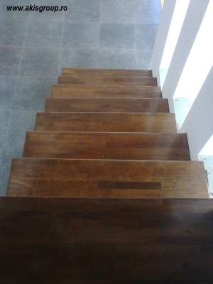 Producator trepte lemn masiv scari