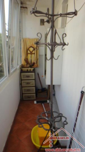 VAND URGENT APARTAMENT 3 CAMERE ZONA HIPODROM II