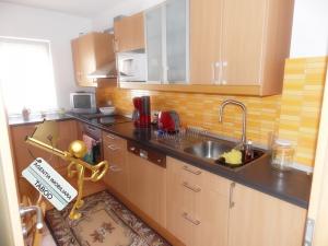 Apartament cu 4 camere decomandat de vanzare in zona Strand