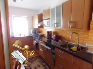 Apartament cu 4 camere decomandat de vanzare in zona Strand