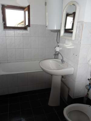 Vand apartament 2 camere + Uscatorie in Alesd