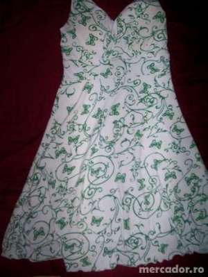 vand rochie inflorata