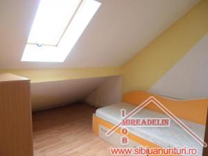 INCHIRIEZ APARTAMENT 4 CAMERE,   CIRESICA