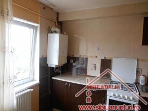 INCHIRIEZ APARTAMENT 4 CAMERE,   CIRESICA