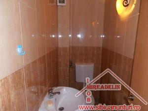 INCHIRIEZ APARTAMENT 4 CAMERE,   CIRESICA