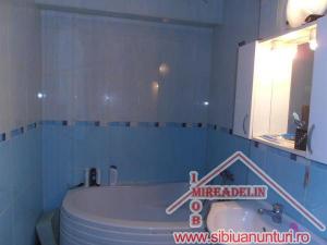 INCHIRIEZ APARTAMENT 4 CAMERE,   CIRESICA